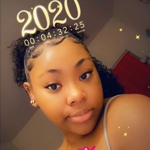 Meet your Posher, Cayla